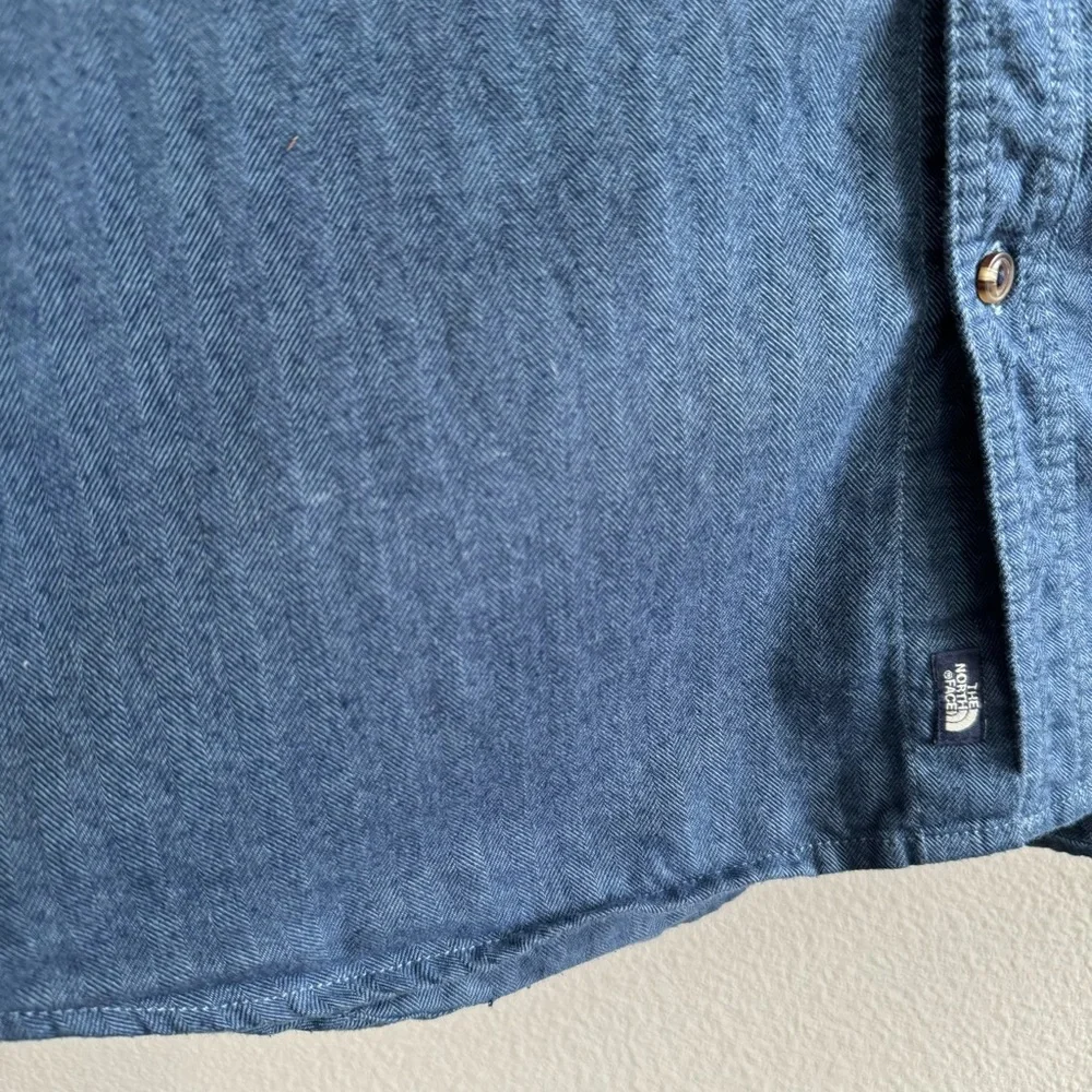 The North Face Blue Thick Cotton Button Down Long Sleeve Shirt Hiking Outdoors